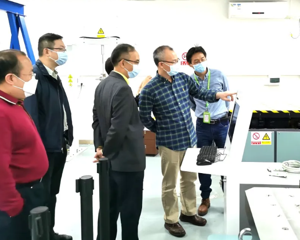 中检深圳公司高总率队慰问中检华通威员工 中检深圳公司高总率队慰问中检华通威员工